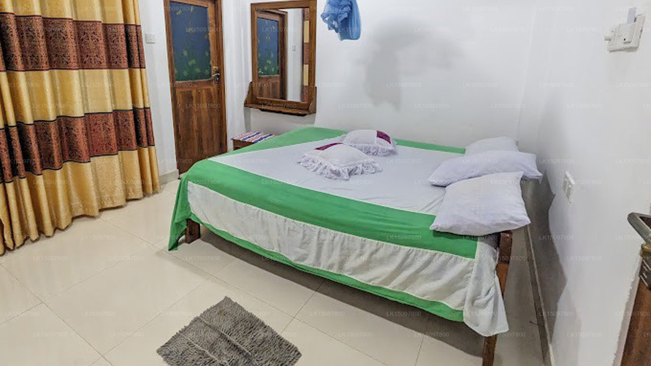 Bliss Lake Holiday Bungalow, Thissawewa