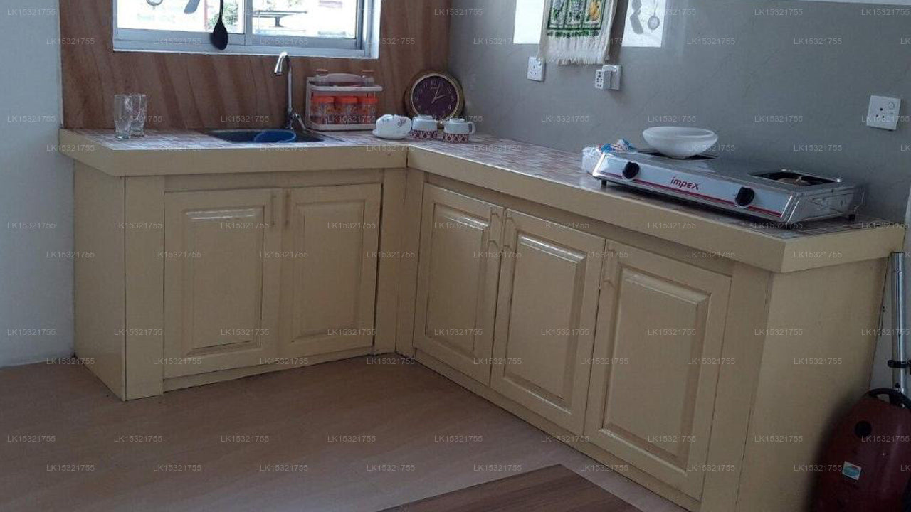 Pull & Buts, Colombo