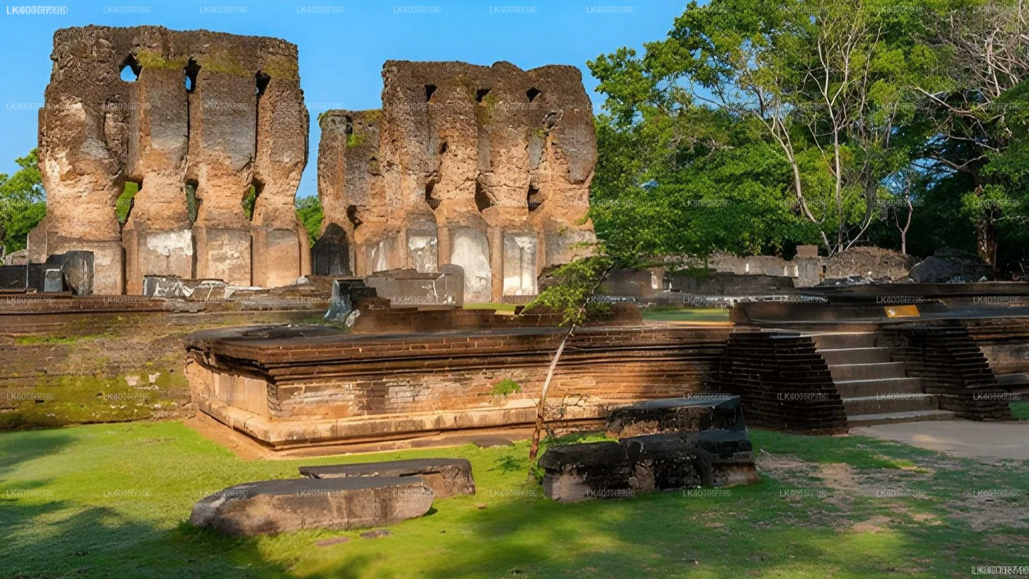 Anuradhapura and Polonnaruwa Ancient Cities Tour from Pasikuda
