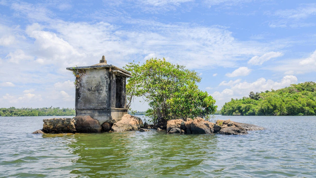 Safari łodzią po rzece Madu