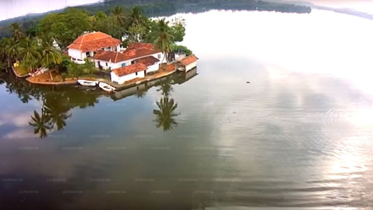 Safari łodzią po rzece Madu