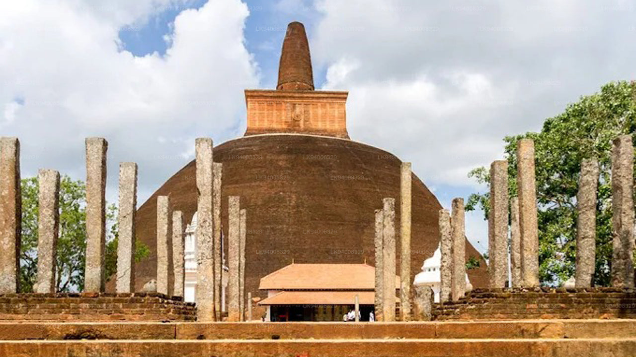 Święte miasto Anuradhapura z Kolombo