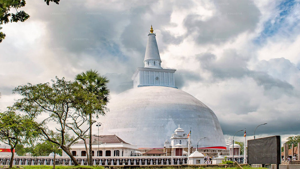 Święte miasto Anuradhapura z Kolombo