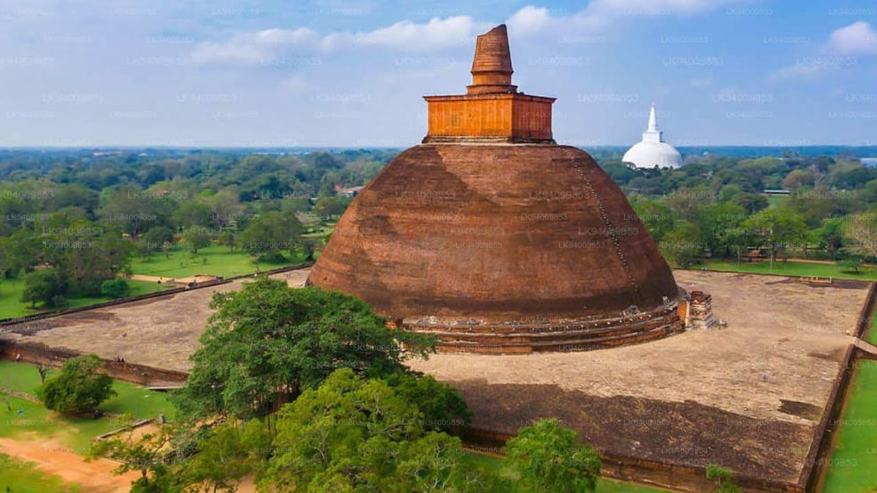 Święte miasto Anuradhapura z Kolombo