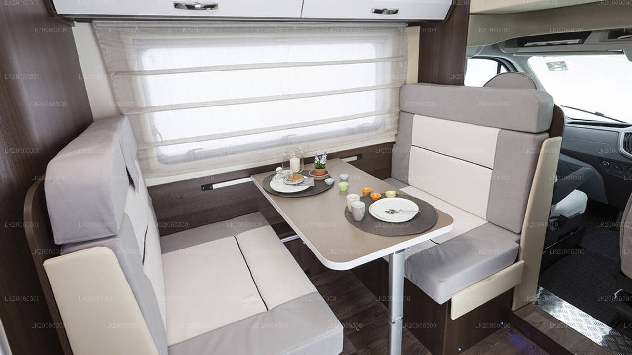 Wynajem kampera z kierowcą (Roller Team - Zefiro 690G)