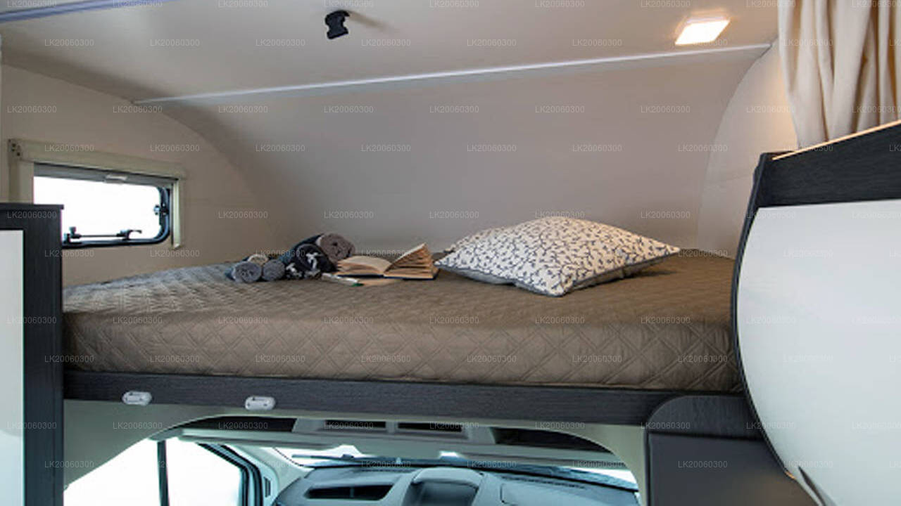 Wynajem kampera z kierowcą (Roller Team - Zefiro 690G)