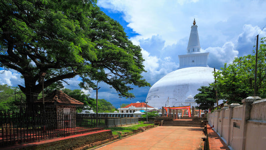 Święte miasto Anuradhapura z Sigiriya