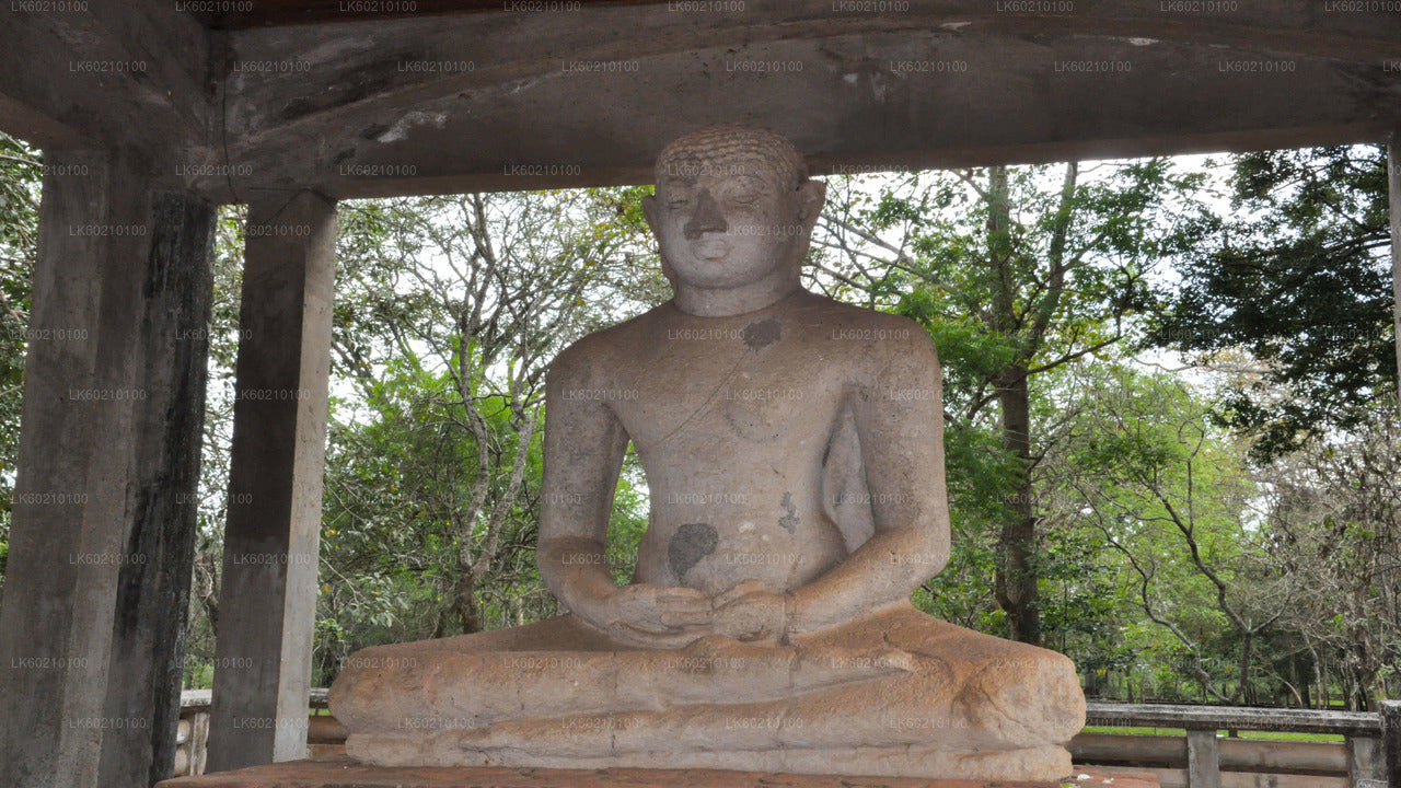 Święte miasto Anuradhapura z Sigiriya