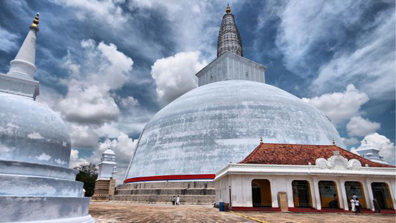 Święte miasto Anuradhapura z Sigiriya