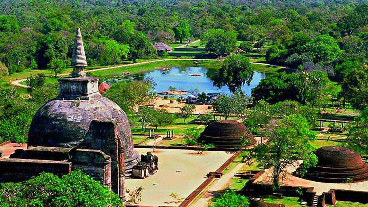 Święte miasto Anuradhapura z Sigiriya