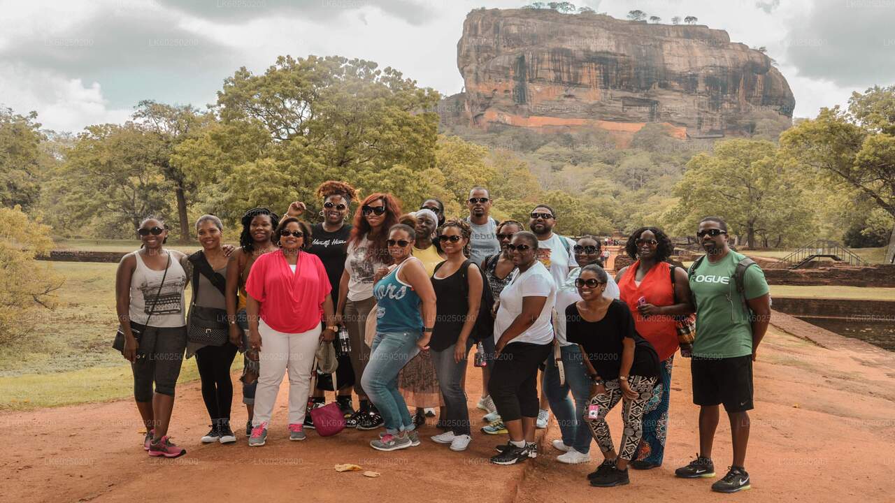 Sigiriya Rock and Wild Elephant Safari z Pasikuda