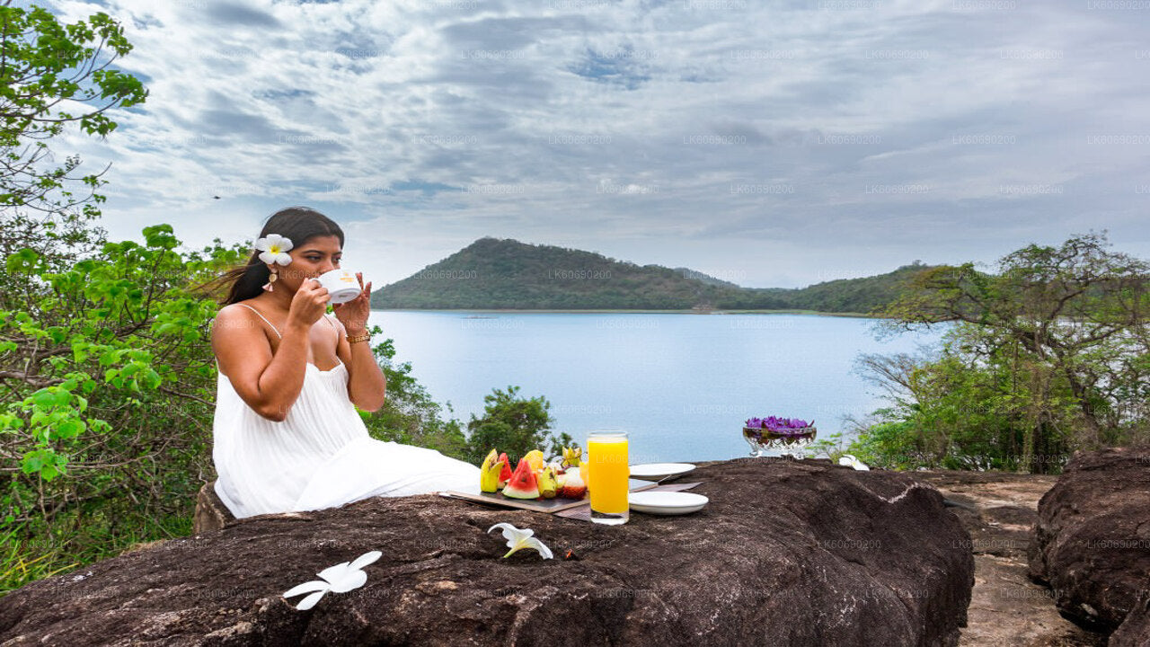 Wioska nad jeziorem Sorobara z Mahiyanganaya