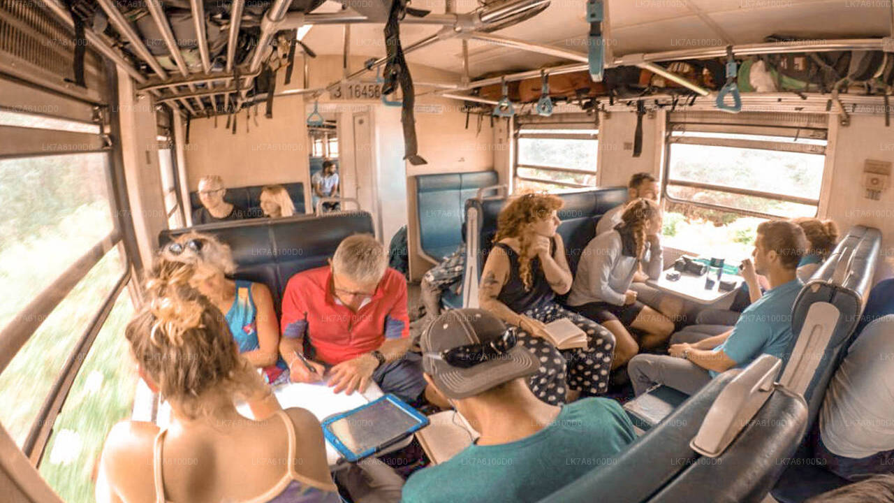 Przejazd pociągiem z Badulla do Kolombo (pociąg nr 1016 „Udarata Menike”)